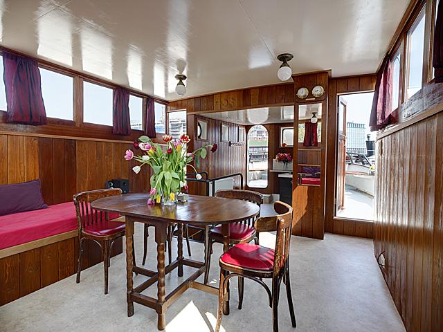 Beautifully Restored Houseboat!