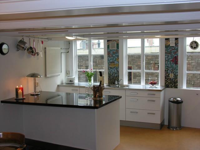 Dutch Charm Apartment - Click any photo see a photo album in a new window.