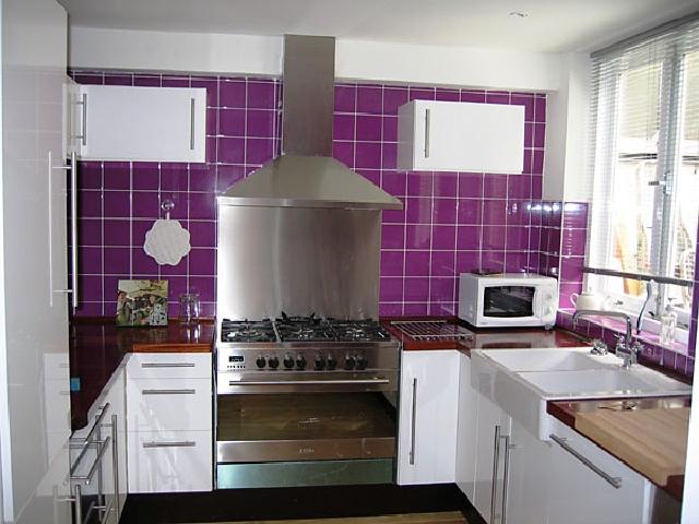 Aubergine Apartment - Click any photo see a photo album in a new window.