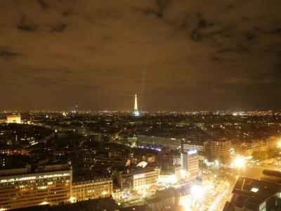 Paris Store Ditches Christmas For Rock Shows - A Paris department store swaps Christmas displays for live rock and roll sets.