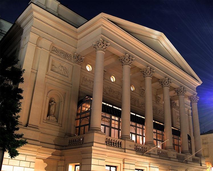 A Contemporary yet Historic Theatre Hall in Central London