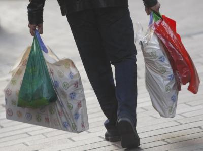 Madrid Retailers Divided On Shopping Hours - Plans to allow Madrid shops to open 24 hours a day have brought mixed results from retailers.