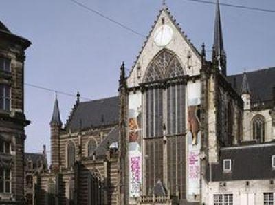 Designer heads bridal wear show - A futuristic bridal wear exhibition has gone on show in Amsterdam.