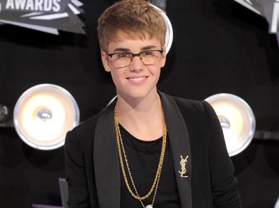 Bieber To Turn On Christmas Lights In London - Justin Bieber will turn on the Christmas lights at two Westfield shopping centres in London.